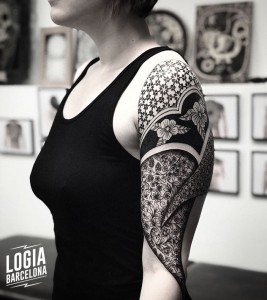 tatuaje_ornamental_brazo_logia_barcelona_mace_cosmos    